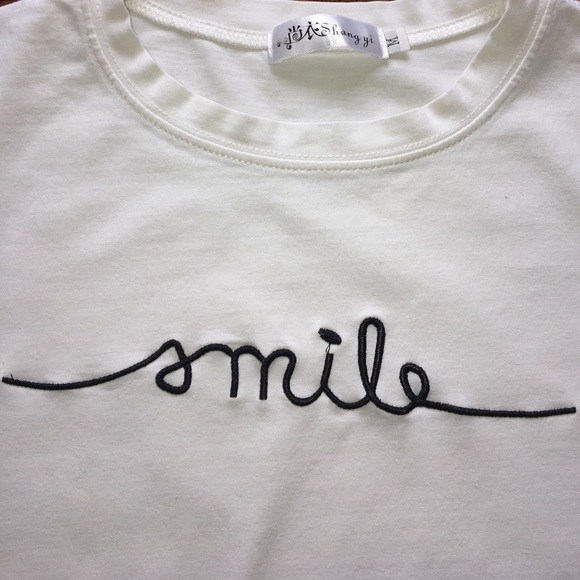 White “Smile” T-Shirt - Picture 3 of 4